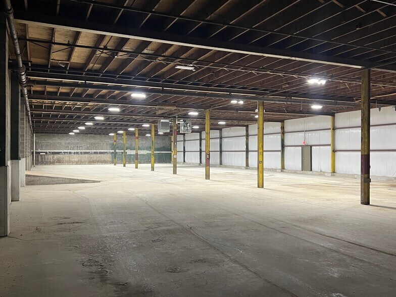 More Photos Of 147 Second Ave, Rochelle Warehouse For Lease