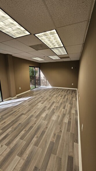 More Photos Of 450 Maple Ave E, Vienna Unknown For Lease