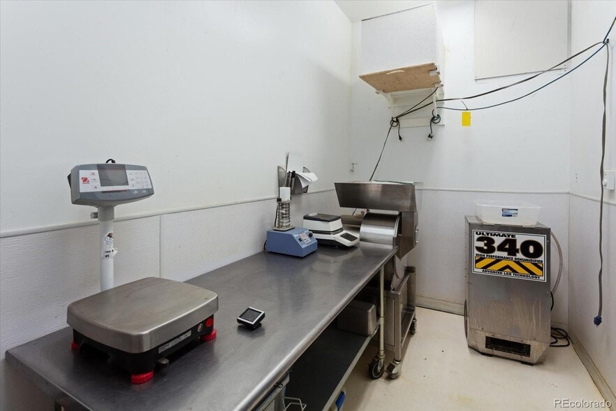 More Photos Of 7800 7706 7708 7710 County Rod 152, Salida Manufacturing For Sale