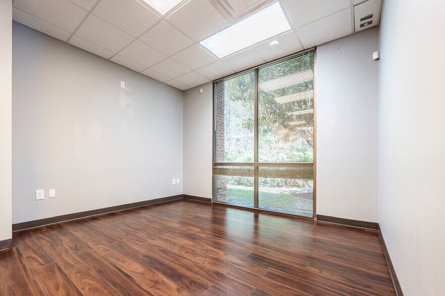 More Photos Of 4275 Johns Creek Pky, Suwanee Unknown For Lease