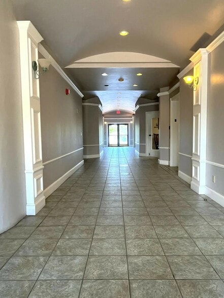 More Photos Of 710 Cedar Lake Blvd, Oklahoma City Office For Lease