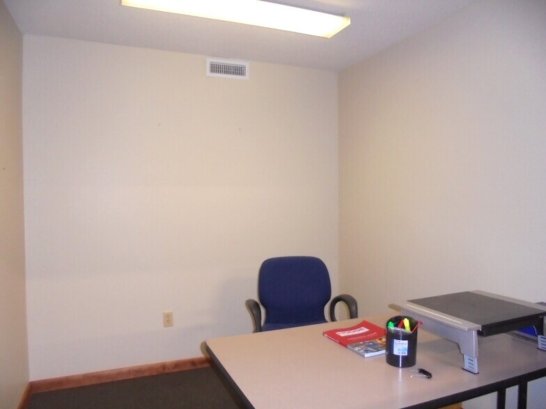 More Photos Of 256 Main St, East Windsor Research And Development For Sale