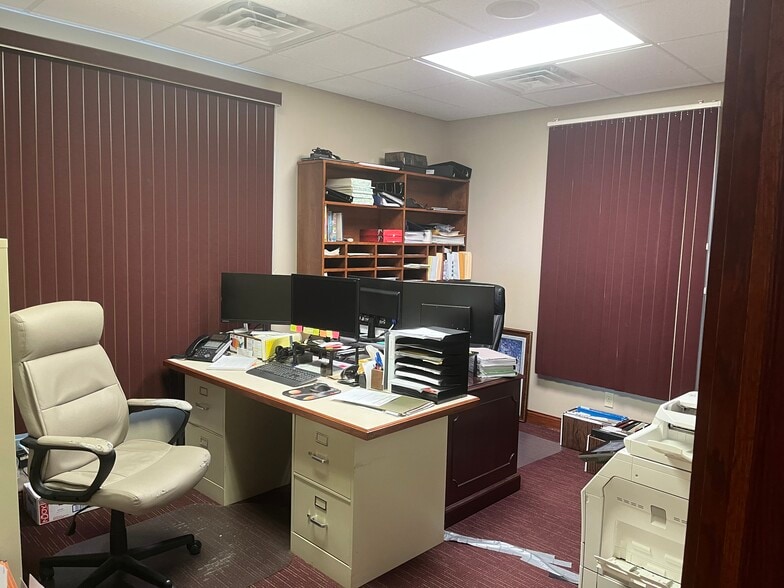 More Photos Of 2611 Chicago St, Valparaiso Medical For Sale