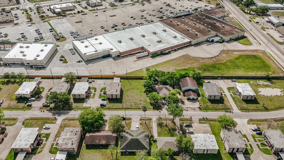 More Photos Of 902 Simpson Rd, Victoria Land For Sale