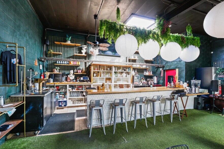 More Photos Of 1923 E Broadway, Long Beach Restaurant For Lease