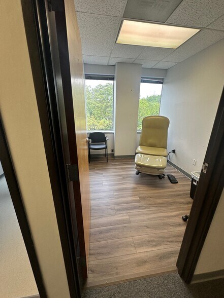 More Photos Of 2 Lincoln Hwy, Edison Medical For Sale