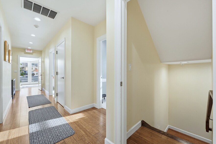 More Photos Of 2932 Vauxhall Rd, Vauxhall Office For Sale