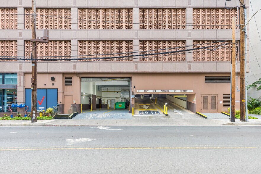 More Photos Of 1440 Kapiolani Blvd, Honolulu Office For Lease