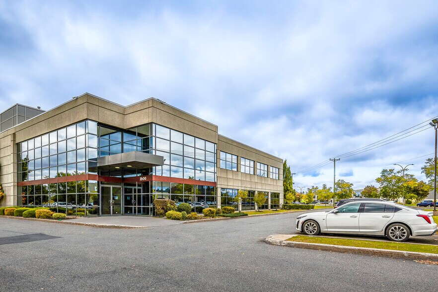 More Photos Of 1600-1660 Av 32e, Montréal Warehouse For Lease