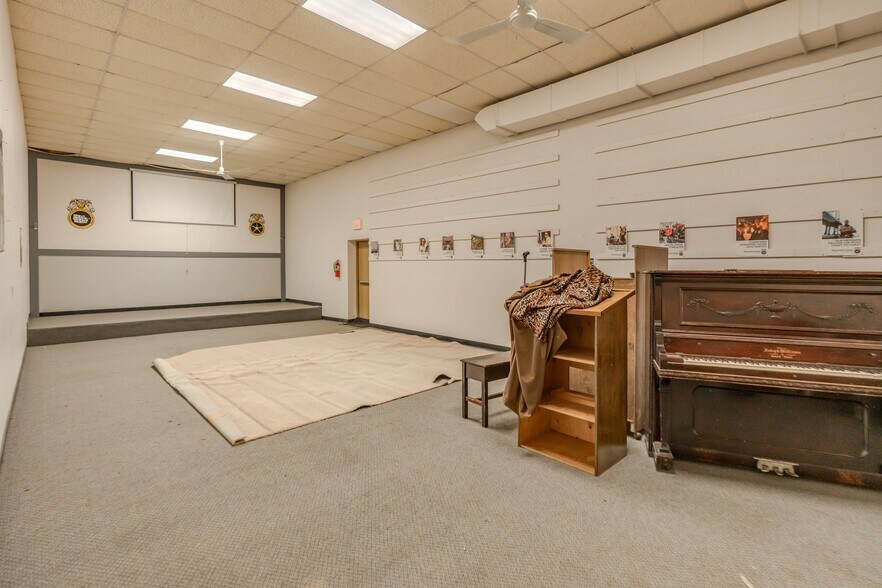 More Photos Of 1100 Basin Ave, Bismarck Flex For Sale