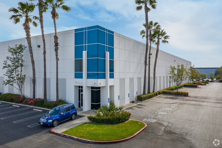 More Photos Of 1211 N Miller St, Anaheim Warehouse For Lease