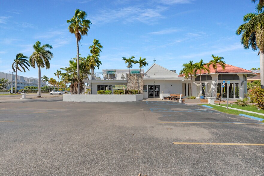 More Photos Of 700 Ocean Dr, Key Colony Beach Restaurant For Sale