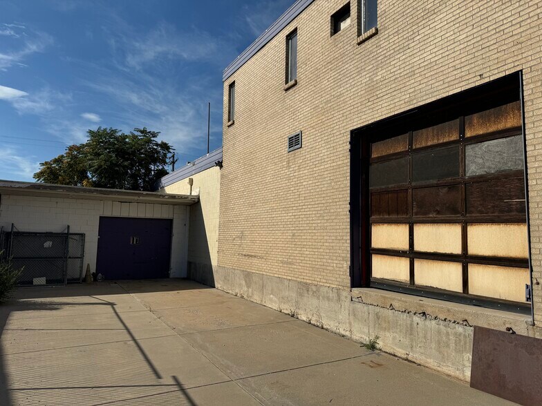 More Photos Of 2700-2730 W Barberry Pl, Denver Industrial For Sale