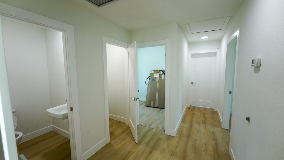 More Photos Of 2020 Rose St, Sarasota Medical For Lease