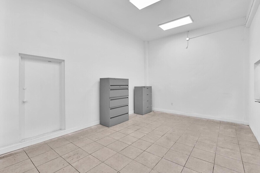 More Photos Of 570 NW 54th St, Miami Auto Repair For Lease