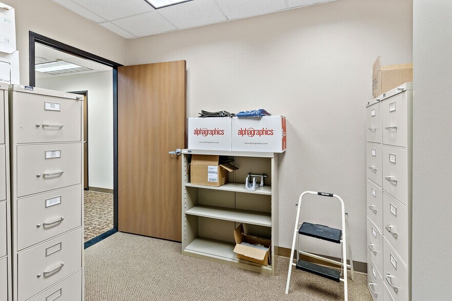 More Photos Of 15534 E Hinsdale Cir, Centennial Light Distribution For Lease