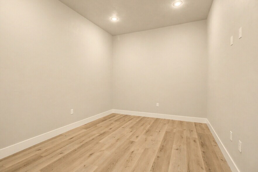 More Photos Of 13598 W Newberry Rd, Newberry Office For Lease