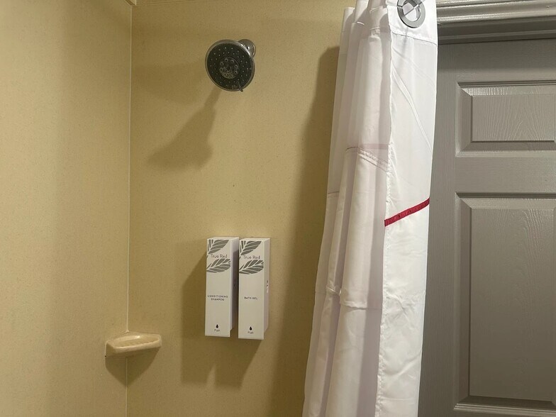 More Photos Of 702 Highway 146 S, La Porte Hotel For Sale