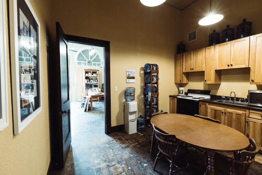 More Photos Of 75 Main St, Maxwell Warehouse For Lease