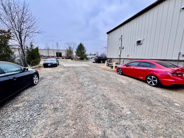 More Photos Of 45726 Elmwood Ct, Sterling Warehouse For Lease