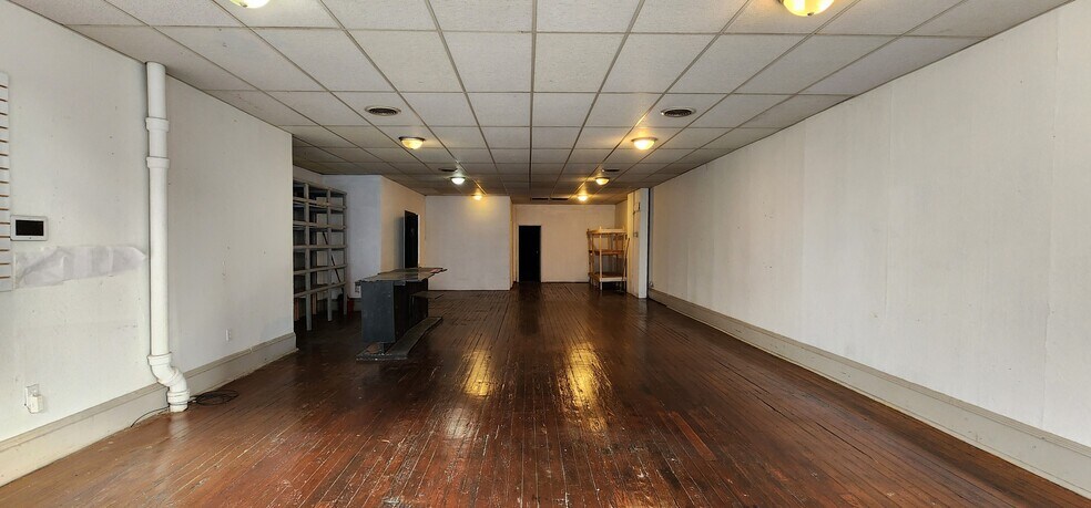 More Photos Of 104 E Main St, Washington Flex For Sale