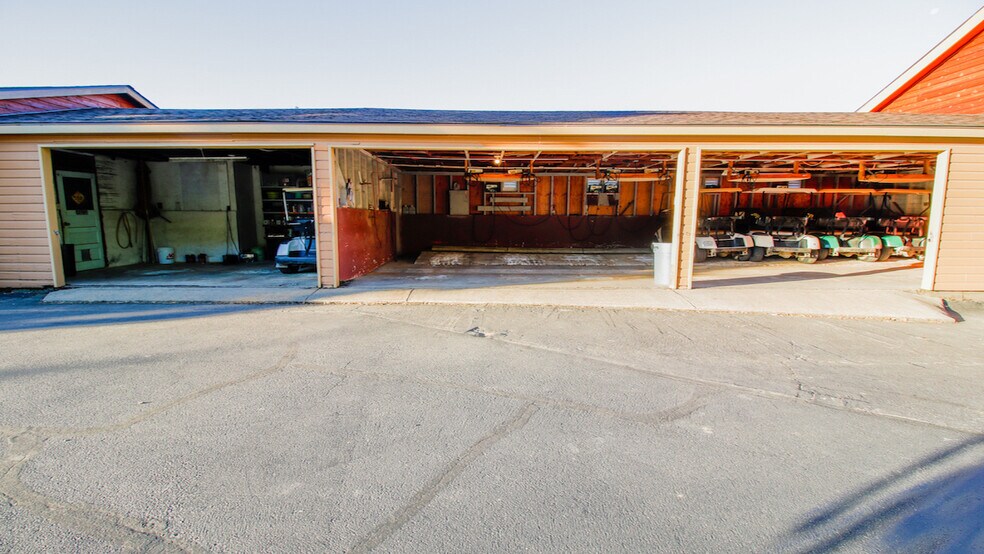 More Photos Of 7350 New Hope Rd, Grants Pass Golf Course Driving Range For Sale