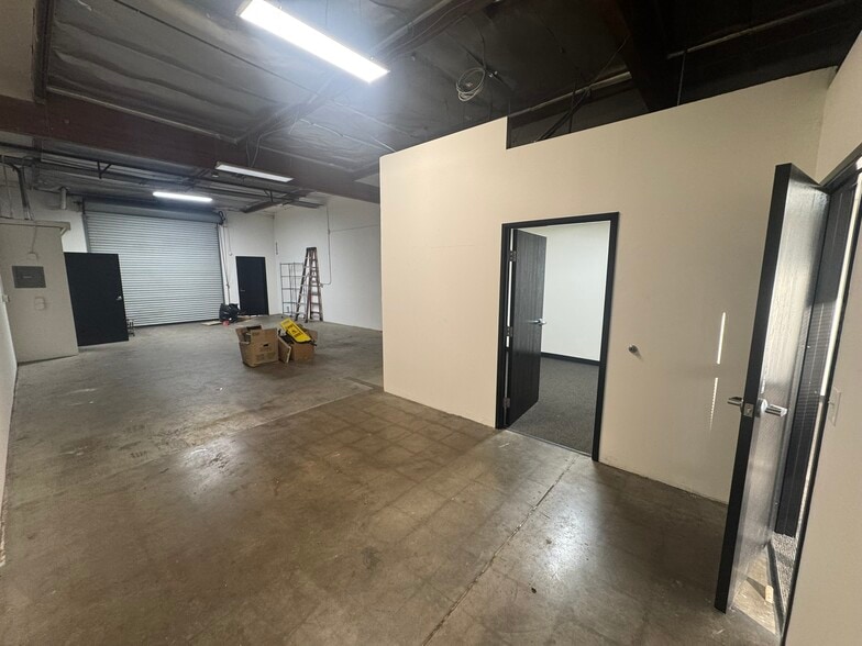 More Photos Of 2633 E 28th St, Signal Hill Research And Development For Lease