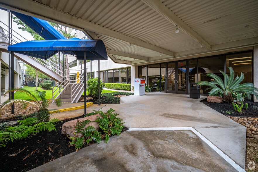 More Photos Of 800 Bering Dr, Houston Office For Sale