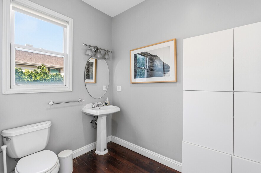 More Photos Of 1940 Market St, San Diego Office For Sale