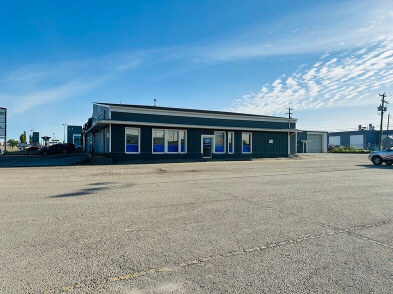 More Photos Of 12615 100 St, Grande Prairie Light Distribution For Lease