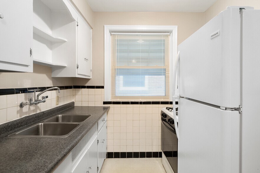 More Photos Of 4950 Winona Ave, Saint Louis Apartments For Sale