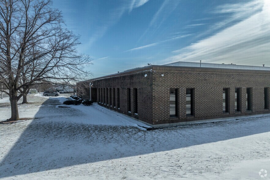 Primary Photo Of 6363 W 73rd St, Bedford Park Manufacturing For Lease