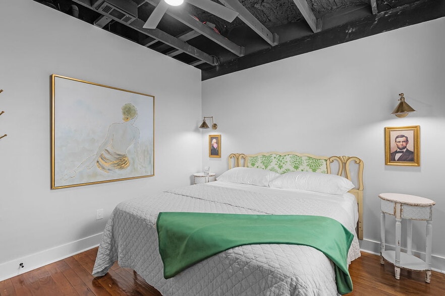 More Photos Of 156 Camellia St, Biloxi General Retail For Sale