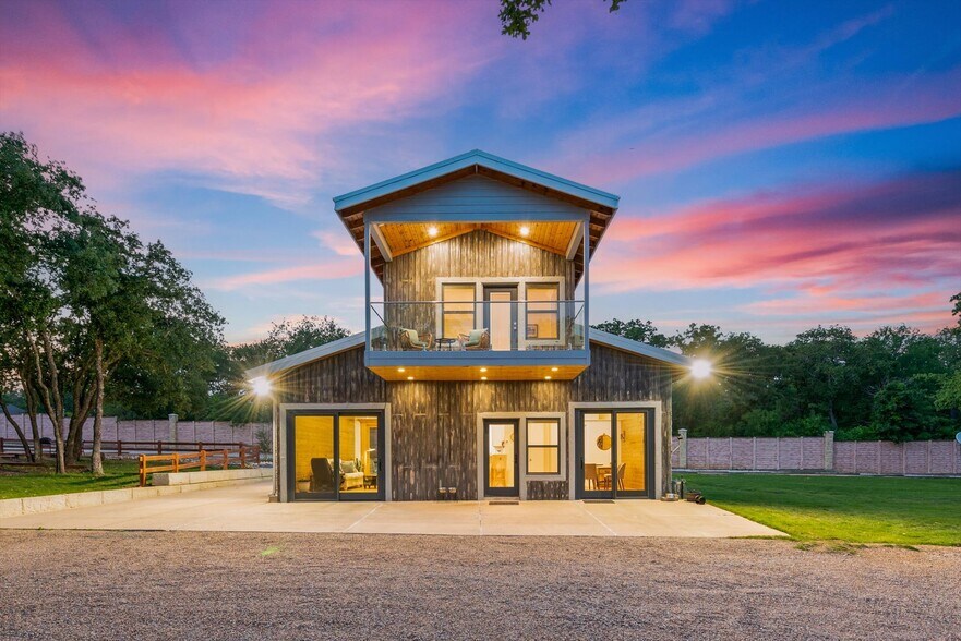 More Photos Of 1000 County Road 904, Joshua Golf Course Driving Range For Sale