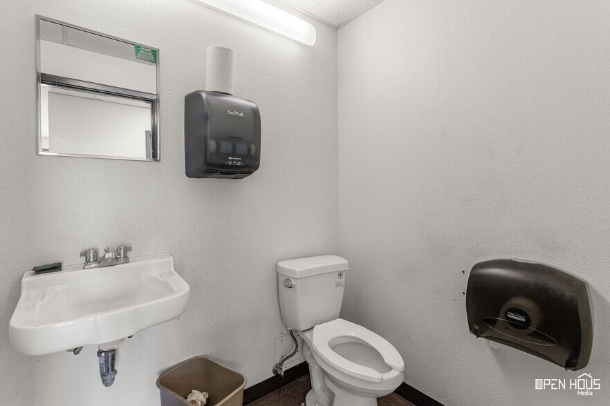 More Photos Of 208 Randy Dr, Wichita Falls Warehouse For Sale