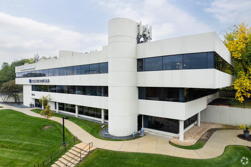 More Photos Of 3001 W Beltline Hwy, Madison Unknown For Lease