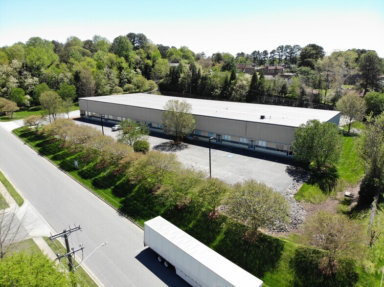 More Photos Of 1821 Wren Tpke, Gastonia Light Distribution For Lease