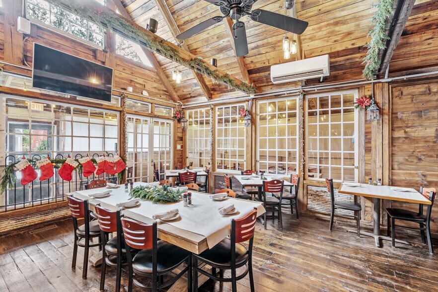 More Photos Of 925 10th St, Port Royal Restaurant For Sale