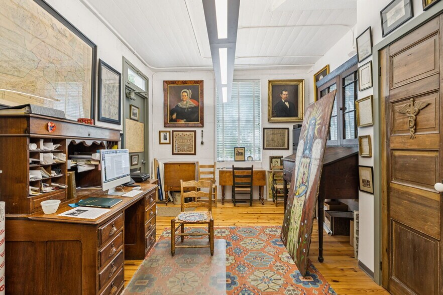 More Photos Of 112 Bridge St, Franklin Office For Sale
