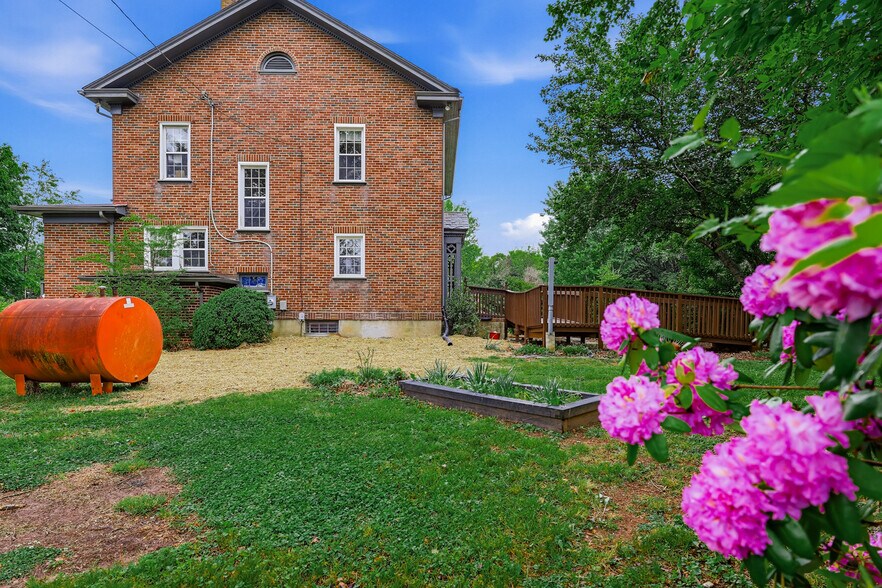 More Photos Of 18697 Forest Rd, Lynchburg Office For Sale