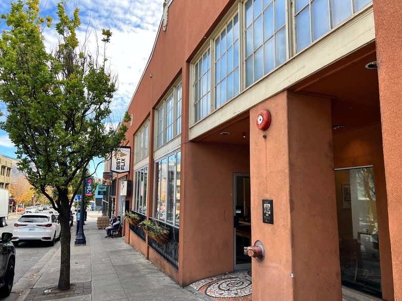 More Photos Of 107 Oak St, Hood River General Retail For Lease