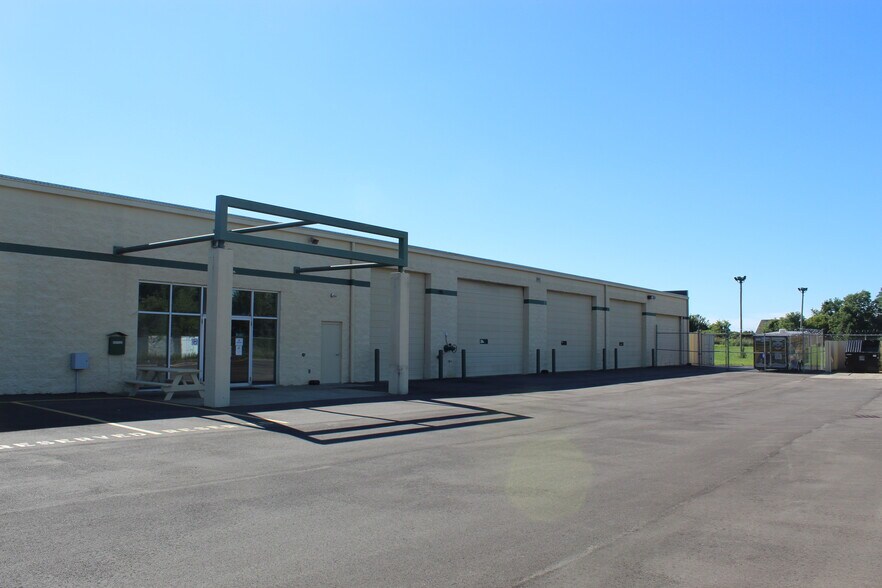 Primary Photo Of 3100 Delta Marine Dr, Reynoldsburg Showroom For Lease