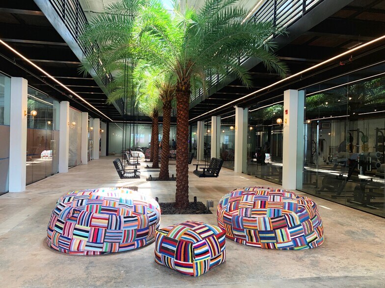 More Photos Of 51 NE 24th St, Miami Office For Lease