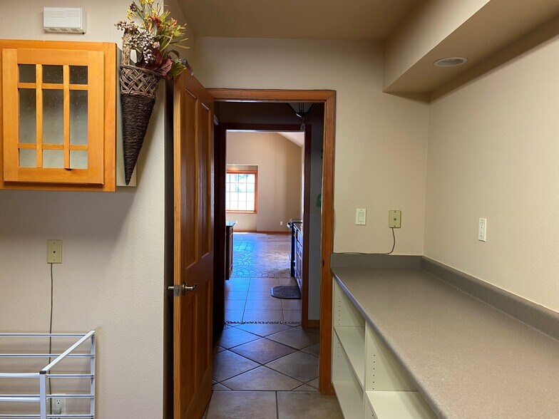 More Photos Of 173 Frontage Rd, South Fork Freestanding For Lease