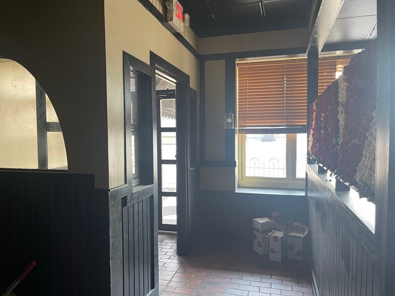 More Photos Of 1423 E Mound Rd, Decatur General Retail For Sale