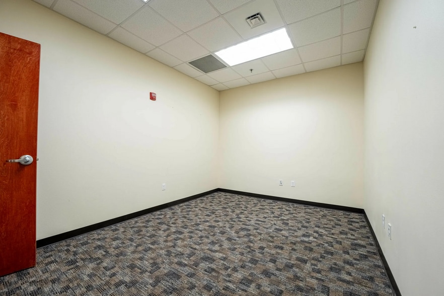 More Photos Of 1121 E Austin, Harlingen Office For Lease
