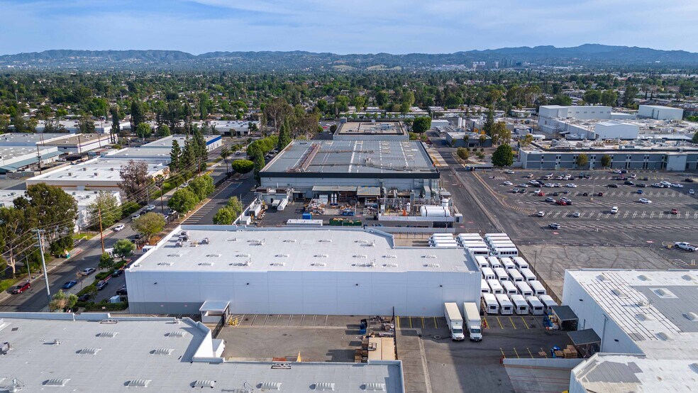 More Photos Of 9031 N Lurline Ave, Chatsworth Distribution For Lease