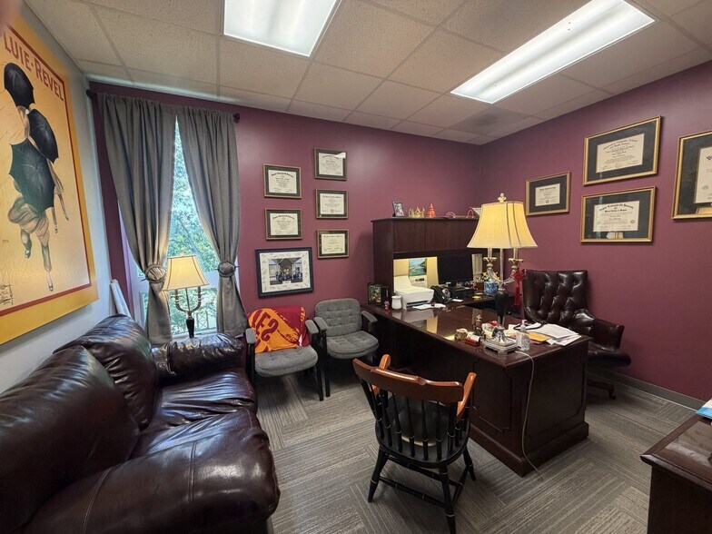 More Photos Of 829 Davis St, Blacksburg Medical For Sale