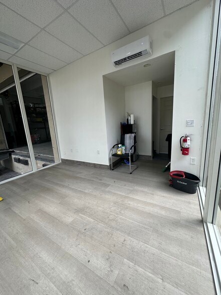 More Photos Of 10200 NW 25th St, Doral Light Distribution For Sale