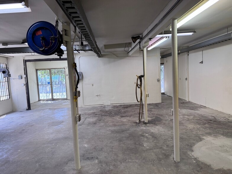 More Photos Of 14203 Bessemer St, Van Nuys Warehouse For Sale